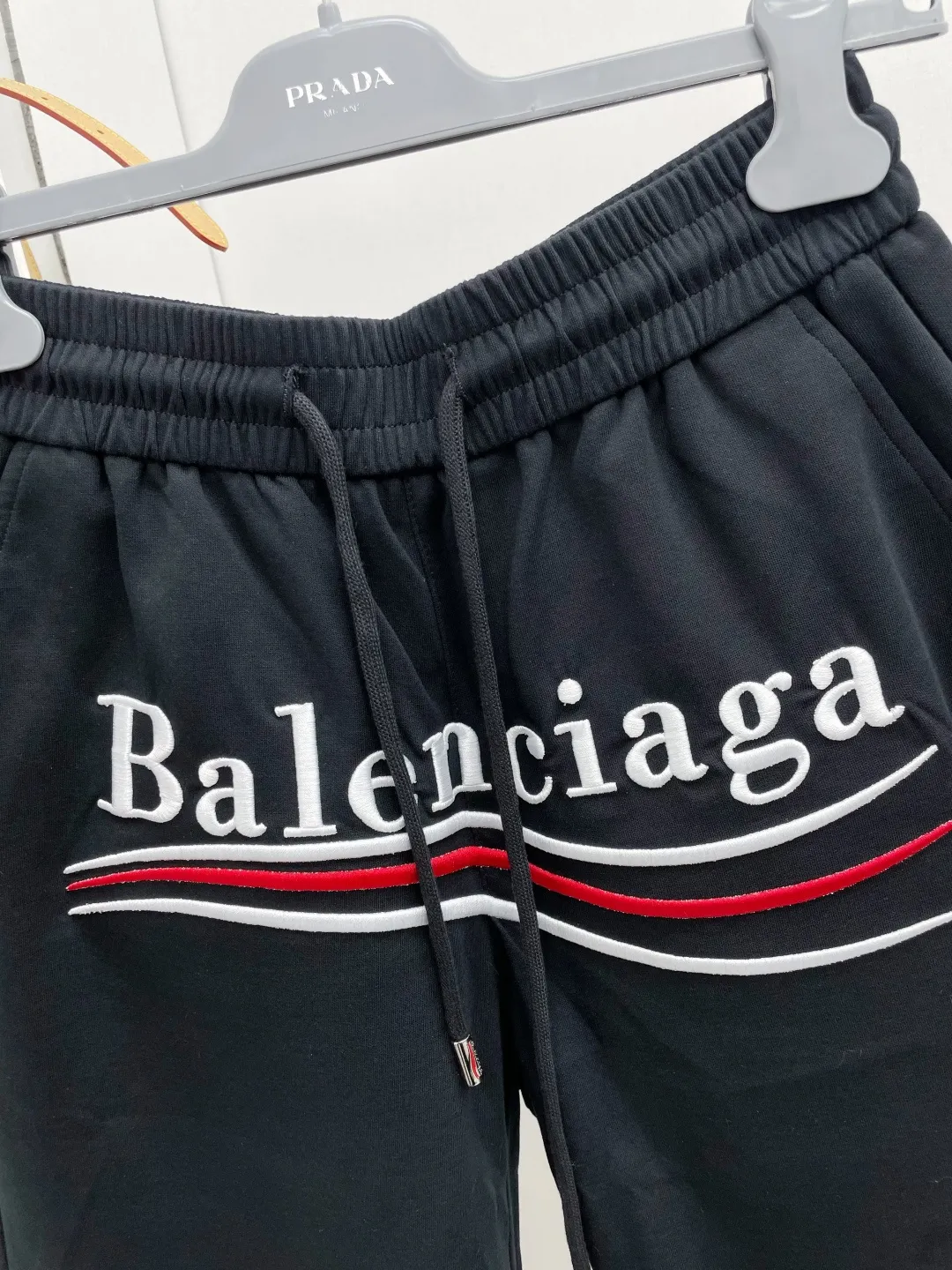 Bal Paris 2026 Summer New Arrival Coke Wave🌊Embroidered letters brand LOGO casual shorts DD official website for sale simultaneously. Brand Classic LOGO casual pants, customized fabrics, excellent comfort and strong touch. Highly recognisable, perfect appearance and craftsmanship. Size:M-3XL
